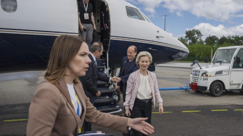 Avionul Ursulei von der Leyen aterizează de urgență în Bulgaria din cauza interferențelor rusești cu sistemele de navigație 1 avionul ursulei von der leyen obligat sa aterizeze fara gps in bulgaria dupa ce rusii ar fi bruiat sistemele de navigatie 68b59977a0c5c