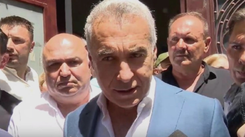 Avocații lui Călin Georgescu pregătesc o contestare a hotărârii judecătorilor: Detalii despre motivele păstrării controlului judiciar 1 avocatii lui calin georgescu vor contesta decizia magistratilor exclusiv motivarea pentru mentinerea controlului judiciar 68b695d93c37b