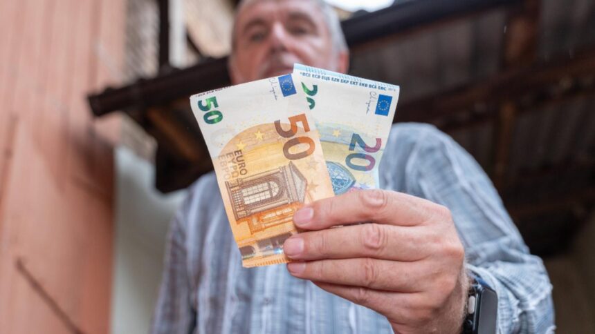 Banca Centrală Europeană ne îndeamnă să economisim pentru vremuri mai dificile 1 banca centrala europeana ne sfatuieste sa punem bani de o parte pentru zile negre 68d4e97beafab