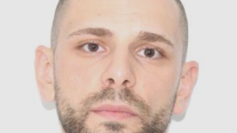 Bărbat în căutare după o evadare din arestul la domiciliu; autoritățile au inițiat o anchetă penală 1 barbat cautat dupa ce a fugit din arestul la domiciliu politia a deschis dosar penal pentru evadare 68b550538851e