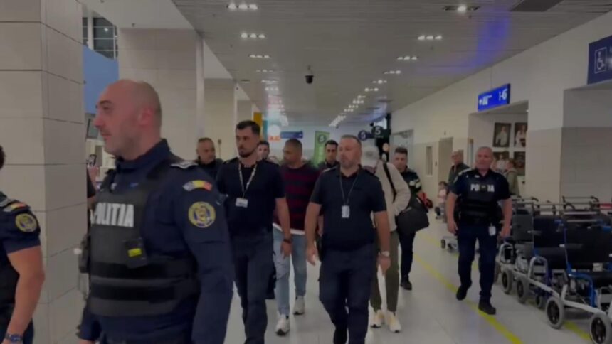 Capturat din Marea Britanie, un bărbat căutat pentru trafic de minori și proxenetism a fost adus în fața justiției în România 1 barbat condamnat pentru trafic de minori si proxenetism adus in tara din marea britanie se afla pe lista most wanted 68c1486d7b6b0