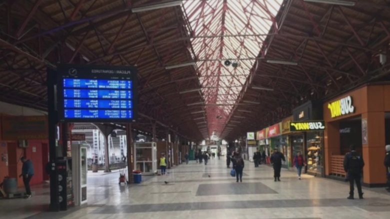 Bărbat de 55 de ani, arestat pentru agresiune sexuală asupra unei tinere turiste în gara din București 1 barbat de 55 de ani retinut dupa ce a agresat sexual o turista straina intr o gara din bucuresti fata este minora 68b9705de3099