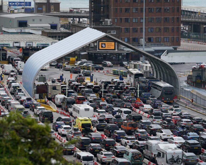 Controalele biometrice pentru accesul în UE vor fi implementate treptat, începând din octombrie 1 biometric checks to visit eu to get phased rollout from october 68d4dffb5d73e