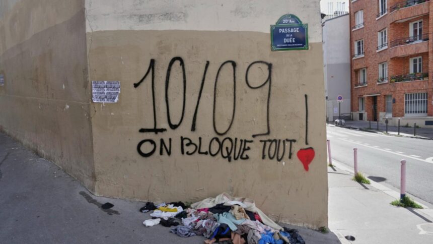 „Oprirea totală”. Francezii promit haos național după căderea guvernului. Scaunul lui Macron tremură 1 blocam totul francezii ameninta cu haos national dupa prabusirea guvernului fotoliul lui macron se clatina 68c07869d48ee