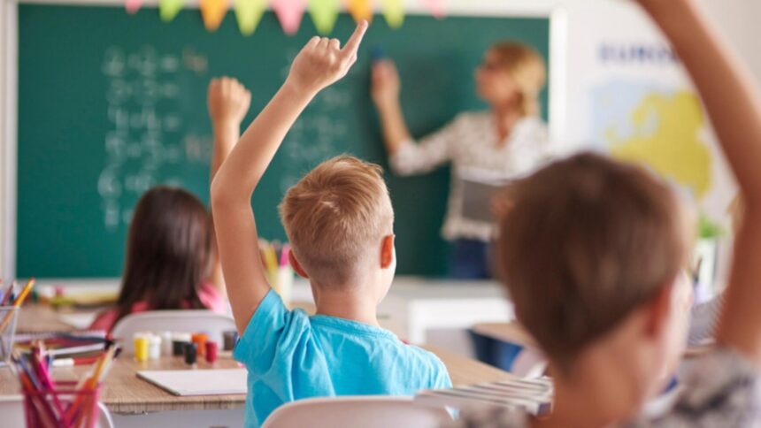 Bolojan își continuă misiunea în educație. Aspiră la reforme și mai profunde în sistemul de învățământ 1 bolojan n a terminat cu educatia vrea reforme si mai ample in invatamant 68c9c4f83d25a