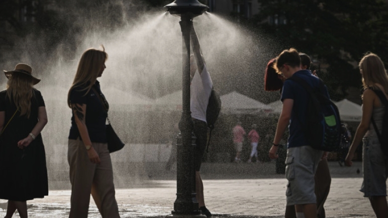 Impactul căldurii extreme asupra îmbătrânirii: o comparație cu efectele alcoolului și fumatului excesiv 1 cat de mult accelereaza caldura extrema procesul de imbatranire efectele comparate cu alcoolul si fumatul