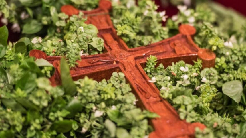 Ce trebuie să știi pe 14 septembrie, de Înălțarea Sfintei Cruci: Tradiții esențiale pentru fiecare credincios 1 ce trebuie sa faci pe 14 septembrie de inaltarea sfintei cruci obiceiul de la care nu trebuie sa se abata niciun crestin 68c29a07ad4f5