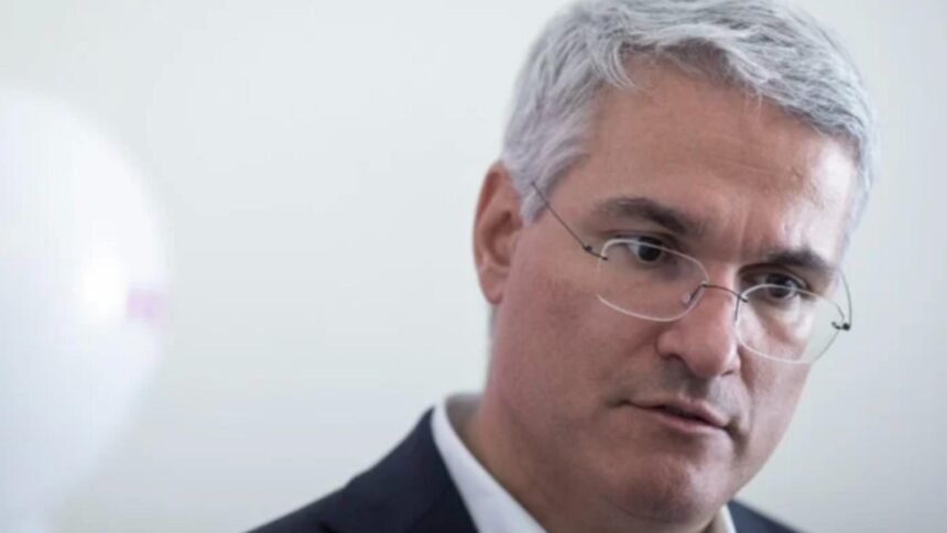 Dragoș Pîslaru: Strategul lui Cioloș la Ministerul Fondurilor Europene și puterea influenței digitale prin celebrități online 1 cine este dragos pislaru omul lui ciolos la ministerul fondurilor europene si cum foloseste vedetele internetului pentru imagine 68bffdef81686