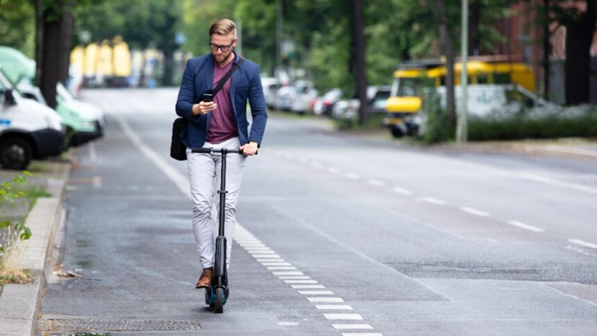 Regulile de circulație pentru trotinete electrice în 2025: Unde este permis să te deplasezi 1 cod rutier 2025 pe unde ai voie sa circuli de fapt cu trotineta electrica 68c3c119bd543