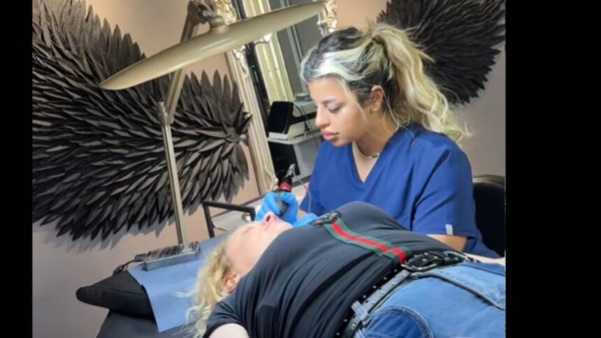 Cosmeticiana neautorizată își conturează buzele după ce a primit o condamnare 1 cosmeticiana fara studii pune buze si dupa ce a fost condamnata 68bc50ff48c29