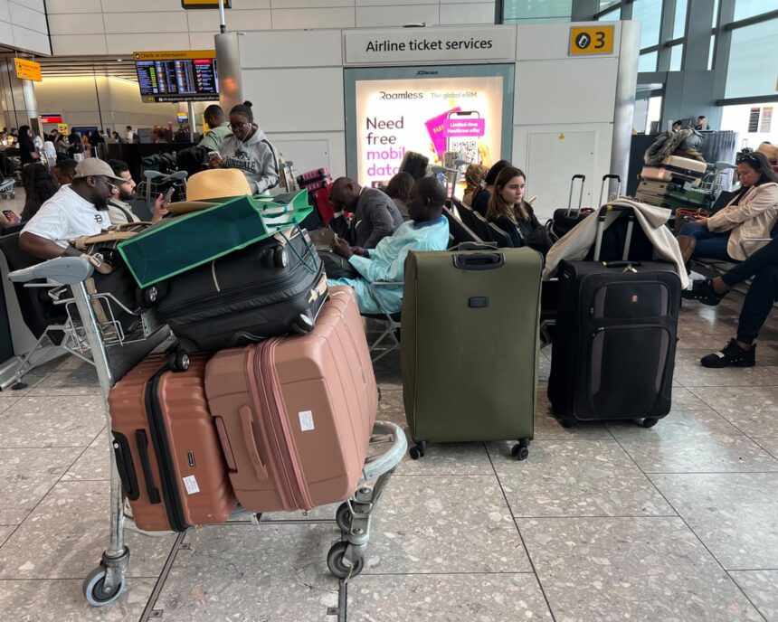 Aeroporturile Heathrow, Bruxelles și Berlin se confruntă în continuare cu întârzieri după un presupus atac cibernetic 1 delays continue at heathrow brussels and berlin airports after alleged cyber attack 68d00f486421b