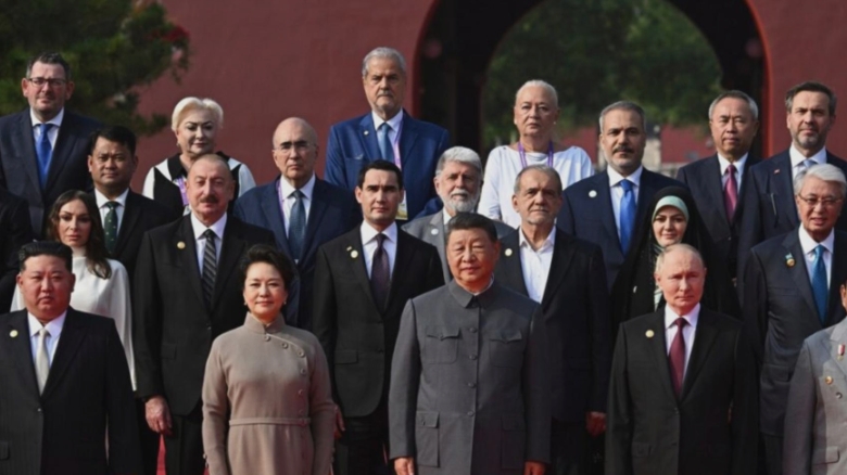 Dictatori surprinși discutând despre transplantele de organe și secretul unei vieți de 150 de ani 1 dictatorii surprinsi in timp ce vorbeau despre transplantul de organe si cum e sa traiesti 150 de ani video 68b861a59ada4