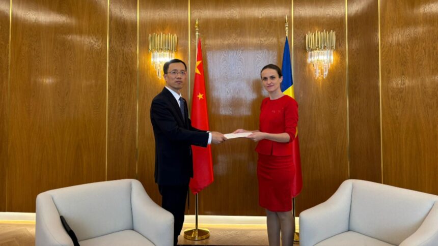 Diplomație dublă: Țoiu îl întâmpină pe ambasadorul Chinei, în ciuda sancțiunilor impuse fostelor vizite ale premierilor români la Beijing 1 diplomatie cu doua fete toiu il primeste pe ambasadorul chinei dupa ce a sanctionat vizitele a doi fosti premieri romani la beijing 68c404e98a5cf