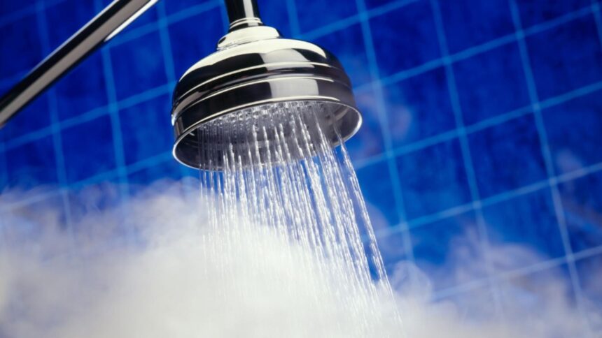 Bucureștenii se confruntă cu o dublă provocare: temperaturi scăzute și lipsa apei calde în locuințe. Aproape 800 de blocuri din Capitală vor resimți efectele, conform informațiilor de la Termoenergetica 1 disconfort dublu pentru bucuresteni frig afara si lipsa de apa calda in casa aproape 800 de blocuri din capitala vor fi afectate anuntul termoenergetica 68da6954b3558