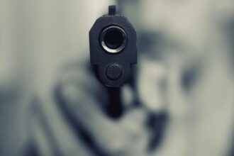 doi politisti au fost ucisi si doi au fost raniti intr o sectie de politie un suspect in varsta de 16 ani a fost arestat video 68be9d9487211