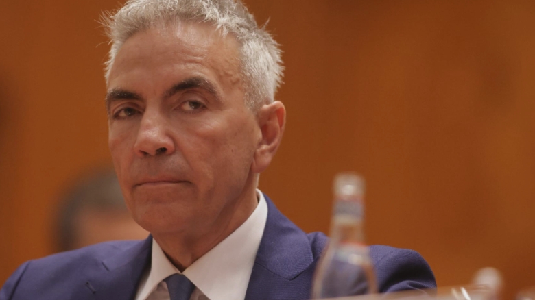 Dragoș Anastasiu, desemnat să fie vocea unei universități de renume. Vicepremierul controversat, parte integrantă a inițiativei „România educată” 1 dragos anastasiu ales sa reprezinte o universitate de prestigiu vicepremierul corupt membru de onoare in romania educata 68bbcd28cf411