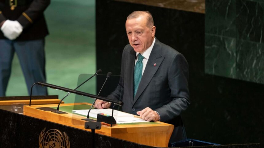 Erdogan trage un semnal de alarmă: finalul conflictului din Ucraina nu este iminent. Președintele Turciei solicită o strategie NATO mai echilibrată în relația cu Rusia 1 erdogan avertizeaza sfarsitul razboiului din ucraina nu se va produce prea curand presedintele turciei cere o abordare nato mai echilibrata fata de rusia 68d2cd47b974d