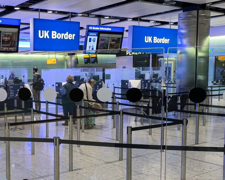 Un bărbat din Eritrea devine al doilea deportat în Franța în cadrul acordului britanic de tip „intrare și ieșire” 1 eritrean man is second to be deported to france under uks one in one out deal 68cd0ac49e0cf