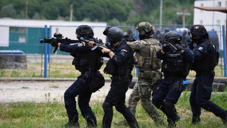 Antrenament internațional în Dâmbovița: Jandarmeria solicită liniște și cooperare 1 exercitiu de antrenament international in dambovita jandarmeria face apel la calm foto 68d249cb3ed97
