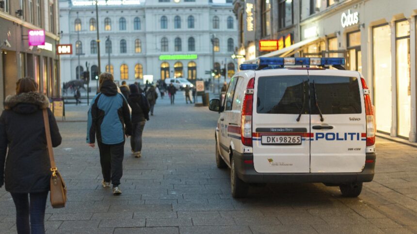 Detonare de amploare în Oslo, în apropierea Palatului Regal și a Ambasadei Israelului; un suspect a fost reținut de poliție 1 explozie puternica in oslo aproape de palatul regal si ambasada israelului politia a arestat un suspect 68d3bf017673c