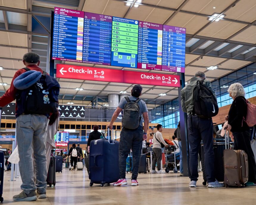 Întârzierile zborurilor persistă în întreaga Europă după atacul cibernetic de weekend 1 flight delays continue across europe after weekend cyber attack 68d108c69c1a4