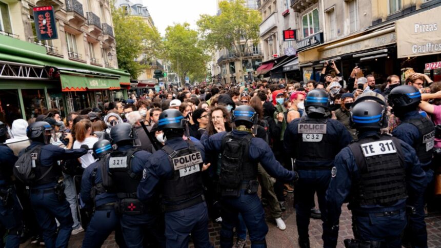 Franța se află din nou în mijlocul tumultului: sindicatele organizează o grevă generală și proteste la scară națională 1 franta paralizata din nou de proteste sindicatele au chemat la o zi de greva generala si manifestatii la nivel national 68cbb0a7f220e