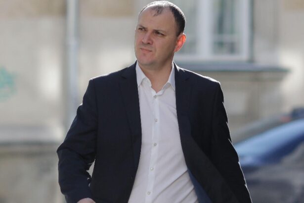 fugarul sebastian ghita mai scapa de un dosar fostul deputat era acuzat ca a primit comisioane de aproape 6 milioane de euro sub masca unor contracte fictive 68da488a27f17