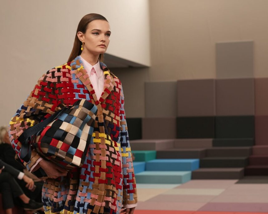 Definiție delicată la Fendi: o colecție inspirată de moda pentru copii 1 gentle definition at fendi in collection inspired by childrenswear 68d40f4f6fbc9