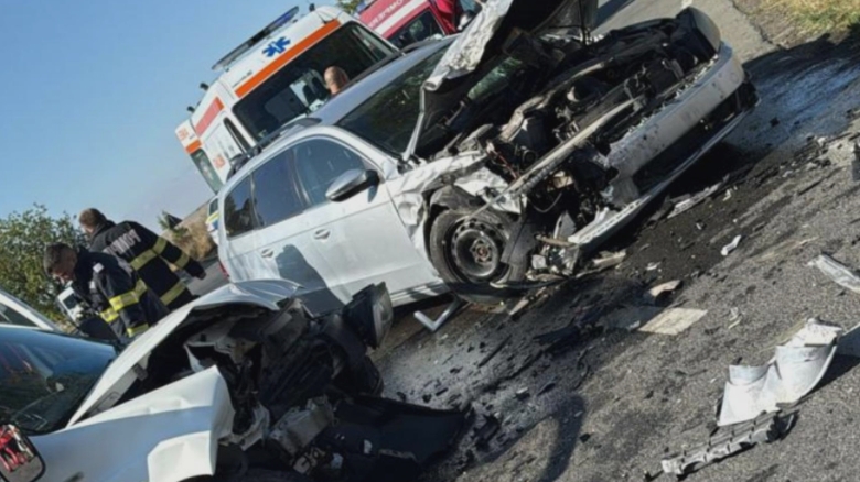 Tragedie pe șoselele din Constanța: 6 persoane, printre care 2 copii, implicate într-un accident devastator între un autoturism și o autoutilitară 1 grav accident rutier in constanta 6 victime inclusiv 2 copii impact puternic intre un autoturism si o autoutilitara 68b55f415515b