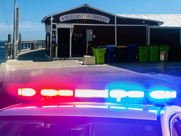 Atac armat într-un bar: Trei oameni uciși și opt răniți în urma unui incident tragic 1 gun toting assailant sails up to bar fatally shoots 3 injures 8 68d9219d6db40