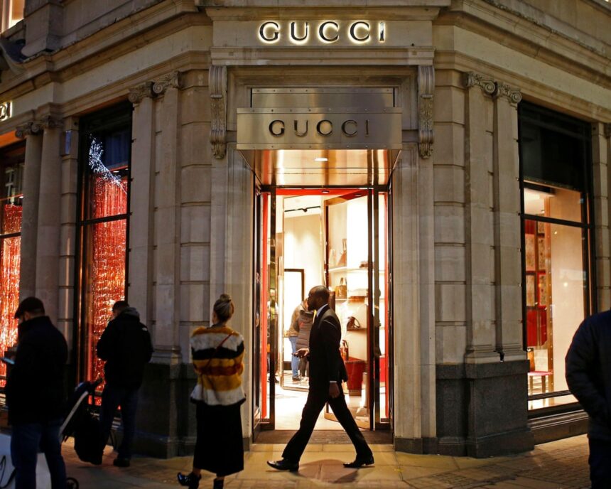 Hackeri compromit datele personale ale clienților Gucci, Balenciaga și McQueen 1 hackers steal private data of gucci balenciaga and mcqueen customers 68c85e5476b62