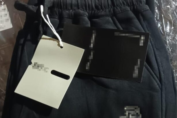 haine contrafacute in valoare de un milion de lei descoperite intr un tir ucrainean 68b97e25e28e5