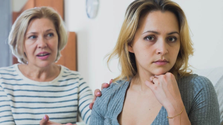 Atunci când o fiică își pierde respectul față de mamă, va acționa astfel fără ezitare 1 if a daughter has stopped respecting her mom shell do these 11 things without thinking twice 68b9c01f3825a