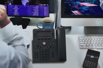 ii asculta baietii cu ochii albastri pe romani ce spune sts despre interceptarea comuncatiilor dar si despre influentarea rezultatelor alegerilor 68baa1e24b3d1