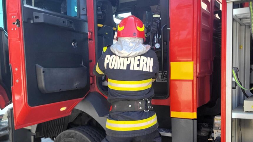 Flăcările devastatoare din Giurgiu: o lumânare nesupravegheată declanșează un incendiu într-o locuință 1 incendiu la o casa din giurgiu totul a pornit de la o lumanare lasata nesupravegheata 68d5a4b0385c7