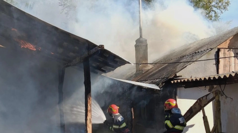 Flăcări devastatoare în Giurgiu: 7 butelii salvate din infern, pericol imens de explozie 1 incendiu puternic la giurgiu 7 butelii scoase din flacari risc urias de