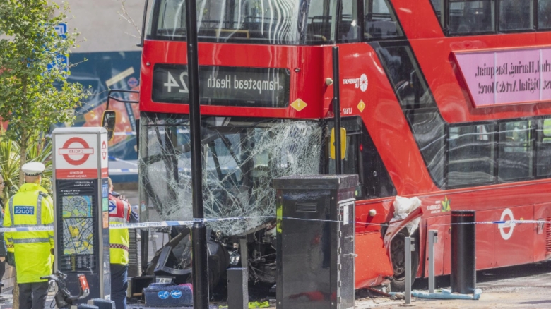 incident grav la londra un autobuz supraetajat a intrat in pietoni 17 raniti martor oamenii tipau a fost ingrozitor 68b9ac1ab2b76