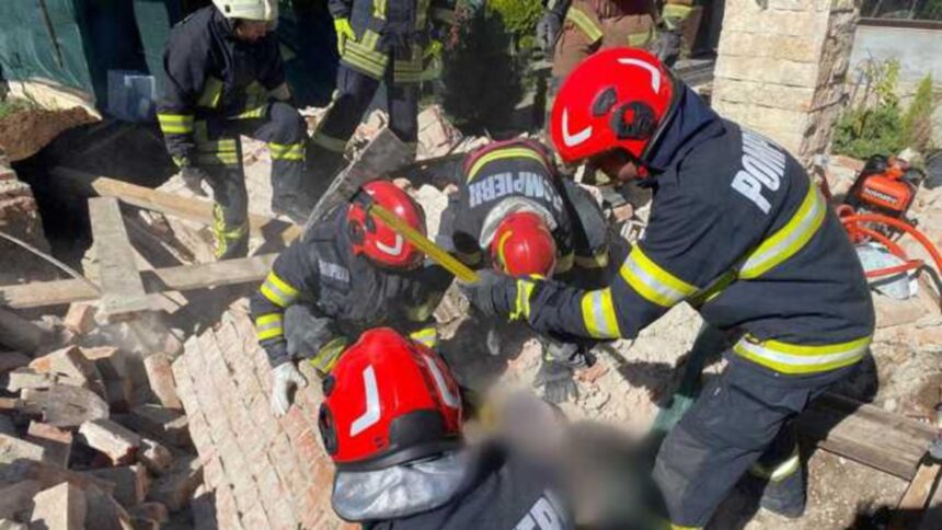 Pompierii din Câmpina au acționat rapid pentru salvarea a două persoane surprinse sub un zid prăbușit 1 interventie contracronometru a pompierilor din campina doi oameni au fost prinsi sub un zid care s a prabusit foto video 68cbcc5b92294