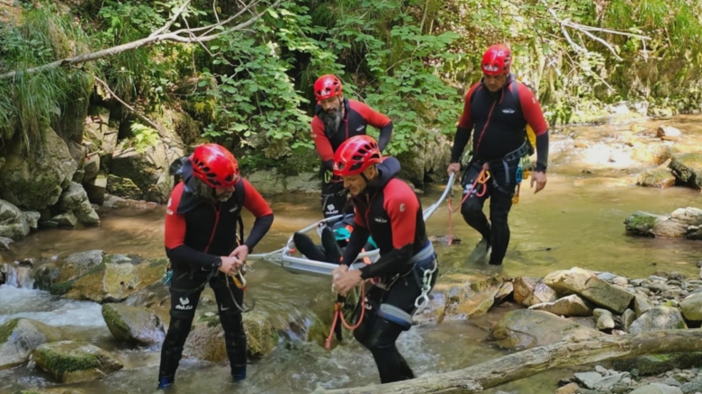 Intervenții de urgență pe versanți: 3 turiști și-au pierdut viața în urma aventurilor riscante 1 interventii contracronometru pe munte 3 turisti au murit dupa ce s au avantat in trasee periculoase 68b67d383b742