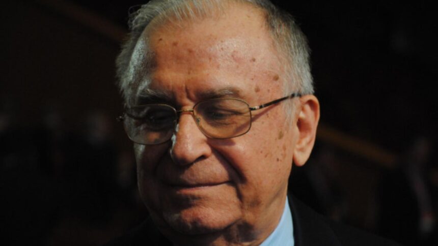 Ion Iliescu, omagiat la 40 de zile de la plecarea sa dintre noi, în Cimitirul Ghencea Militar 1 ion iliescu comemorat la 40 de zile de la deces la cimitirul ghencea militar video 68c4fd2e89b55