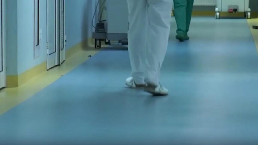 Teorie uluitoare: Infecția mortală care a afectat copiii ar avea originea în flori. Părinții acuză: medicii nu respectau normele de igienă 1 ipoteza socanta infectia care a ucis copiii ar fi pornit de la flori acuzatii grave de la parinti medicii nu purtau manusi sterile 68d7f3249dbc3