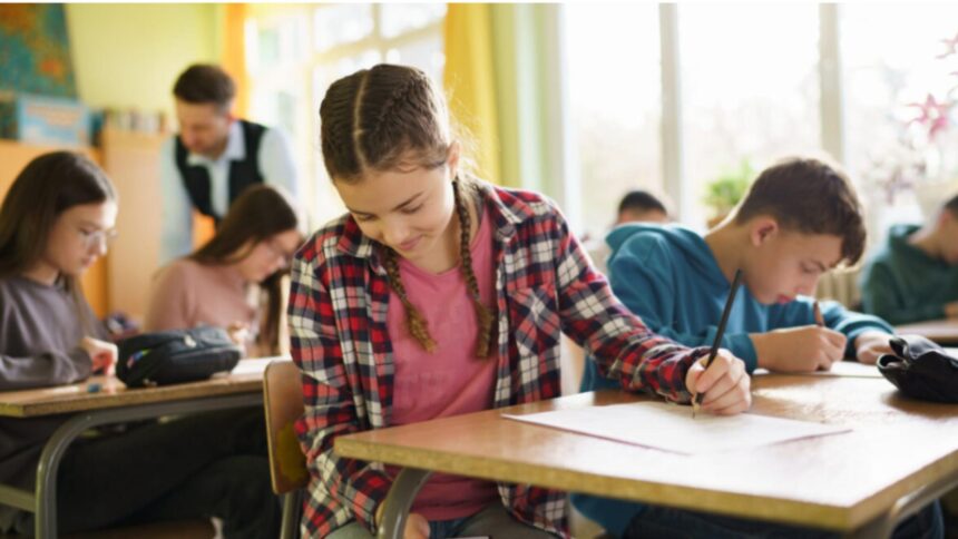 Italia interzice utilizarea telefoanelor mobile în instituțiile de învățământ începând cu anul școlar 2025-2026 1 italia interzice telefoanele mobile in toate scolile incepand cu anul scolar 2025 2026 68c48a671f35f