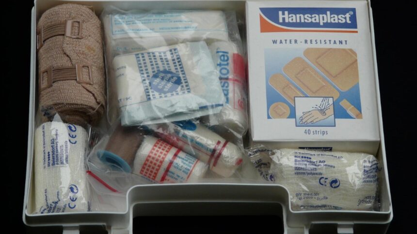 Cetățenii din Marea Britanie și Uniunea Europeană sunt îndemnați să își facă rezerve de supraviețuire pentru situații critice 1 locuitorii din marea britanie si uniunea europeana sfatuiti sa pregateasca truse de supravietuire pentru situatii de urgenta extreme 68da3bd2f185c