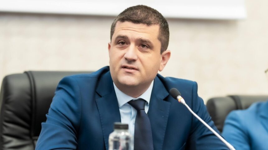 Strategiile ingenioase ale ministrului de la Economie pentru a ocoli statul. Radu Miruță a dat undă verde creșterilor salariale de până la 50% 1 manevrele ministrului rezist de la economie pentru a fenta statul radu miruta a aprobat majorari salariale si de 50 68d5265a39d34