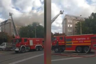 mansarda unui bloc din constanta a fost cuprinsa de flacari mobilizare impresionanta de forte la fata locului 68c6df194b2b6