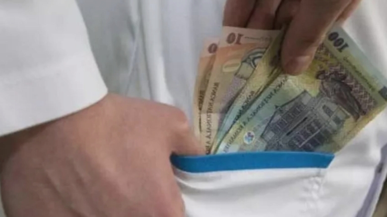 Medic din Timiș, sub anchetă pentru corupție: suspectat că a acceptat mită de la 32 de pacienți pe parcursul a mai bine de un an 1 medic din timis retinut de procurori ar fi luat mita de la 32 de pacienti timp de peste un an 68b880ae10d87