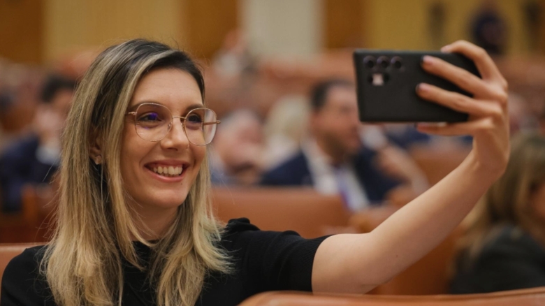 Ministra rezistă, revelație sinceră: „În mod obișnuit, această coaliție nu ar trebui să aibă succes.” 1 ministra rezist moment de sinceritate in mod normal coalitia asta nu ar trebui sa functioneze 68b72d0194644