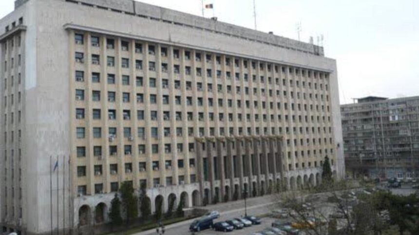 Ministrul Transporturilor îi reîntregește pe angajații Metrorex: „Locul vostru e în subteran.” 1 ministrul transporturilor ii da afara pe angajatii metrorex din palatul cfr puteti sa va mutati in subteran 68d192f8aeaf1