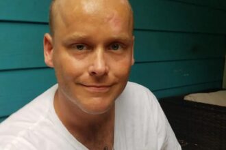 moartea suspecta a unui barbat de 34 de ani a decedat dupa ce angajatii unui restaurant l au scos afara crezand ca este un om al strazii 68cd381b6bfae