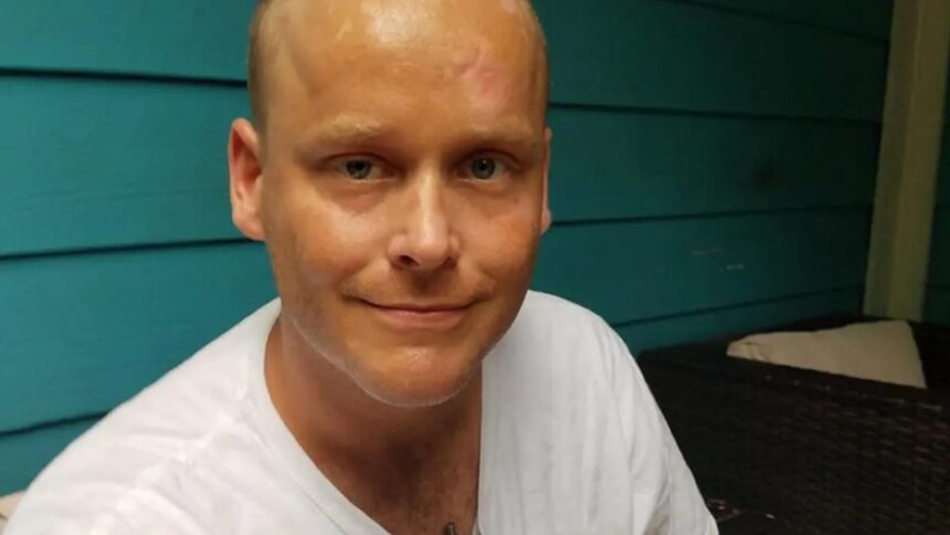 Tragedie inexplicabilă: Un bărbat de 34 de ani își pierde viața după ce a fost evacuat dintr-un restaurant, confundat cu un vagabond 1 moartea suspecta a unui barbat de 34 de ani a decedat dupa ce angajatii unui restaurant l au scos afara crezand ca este un om al strazii 68cd381b6bfae